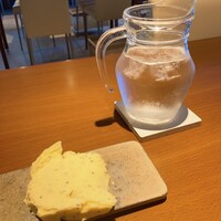 ビストロ・エピ - ハーブバターもケチらずに大量に提供してくださいました（╹◡╹）