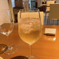 ビストロ・エピ - 喉が渇いていたので、ジンジャーエールでボッチ乾杯！