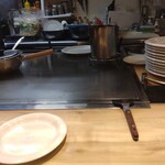 Hiroshima Okonomiyaki Teppanyaki Nagomi - 眼の前の鉄板