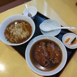 徳記 - 看板料理の『豚足麺、1,150円』