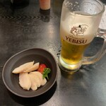 Sumibiyaki Tori Yoshifuru - 生ビールとお通し