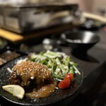 Yakiniku Maruya - 焼肉屋のハンバーグってこんなとろけちゃうの…