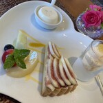 ジャンティーユ - 新生姜のブランマンジェ
      　※生姜の香りとミルクがマッチ❗️
      レモンのアイスクリーム
      いちじくのチーズタルト　
      フルーツ