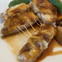 ジャンティーユ - 伊勢志摩産パールポーク　ピザ風
                　※とろ〜りチーズが魅力❗️
