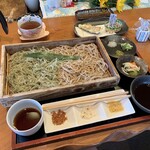 Tsukumo - ランチメニューから《天ぷら五品プラス一品と季節の2色板そば 2,500円》＊デザート２種付き　＊蕎麦は
                        細打ちの『青じそ切り』と『ざるそば』　＊うどんメニューもあり、つゆ、薬味などは以外にもそちら的