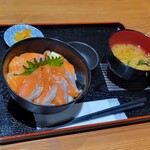鮮活 喰で!! - ◆「サーモン食べ比べ丼」