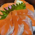 鮮活 喰で!! - ◆「サーモン食べ比べ丼」