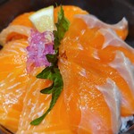 鮮活 喰で!! - ◆「サーモン食べ比べ丼」