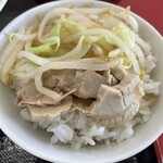 ラーメン もっけだの - 『朝食セット』の『無限ライス(1杯目)+豚、野菜、スープ』