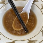 ラーメン もっけだの - 『朝食セット(ラーメン)+ニンニク』の『ラーメンニンニク』のスープ