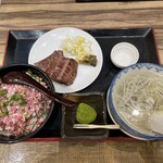 Gyuutan Sumiyaki Rikyuu - 北海道産 牛 和トロ丼と牛たん焼定食