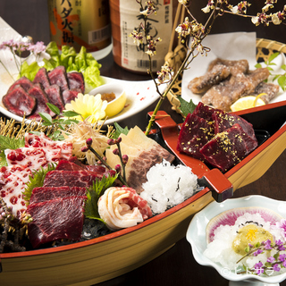 An array of local Hiroshima and Tosa Kochi flavors centering on carefully selected whale dishes.