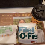 マクドナルド - 朝マック（フィレオフィッシュ、サラダ、ホットコーヒー）配膳時