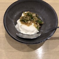 花見川 大富 - 先付けの豆腐と山形のダシ