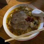 彩華ラーメン - ラーメン小にチャーシュートッピングで1,000円