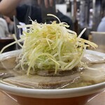 坂内食堂 - ネギチャーシューで優勝