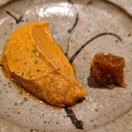 鮨 さかい - ⑩裏漉し鮟肝(北海道余市産)、刻み奈良漬け添え
      産卵は春～初夏、旬は秋～春で特に晩冬が◎
      裏漉しの鮟肝は滑らかクリーミー、脂のりも良く濃い旨みとコクがあり日本酒が進みます