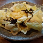 いっぱち食堂 - 塩昆布キャベツ。地味に美味しかった。