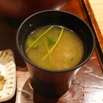 Kamoya Sobakou - 親子丼につく味噌汁