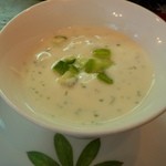 ビストロ ラリグラス - きゅうりとハーブのヨーグルトサラダ