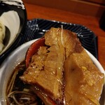 俺の中華たなか家 - 沈めておいた「チャーシュー」を引き揚げると、熱々つけ汁の熱でトロトロ♪柔らかぁ〜♥️に(^_-)-☆