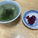 ラーメン専門店ポパイ - スープと漬け物。