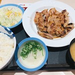 松屋 - 厚切豚焼肉定食 4枚盛 鬼おろし付き 990円