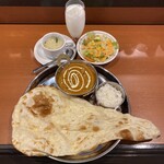ミニ ネパール レストラン&バー アリサ - Ａランチ 
            (チキンカレー(激辛)･ナン･ライス･サラダ･スープ･ラッシー)