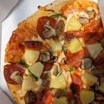 ドミノピザ - ハラペーニョが無いドミノデラックスにパイナップルのみトッピングのピザ