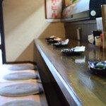 大納言本家 - 居心地抜群のカウンターです