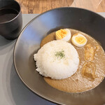 柳カレー - カレー+ゆで卵トッピング