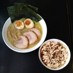 鶏パイタン らーめん武蔵 - 鶏そば得中太麺とねぎ豚めし並