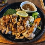 TEPPAN BAR Griglia - ビッグチキンステーキ　オニオンペッパーソース　1070円