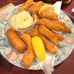 大阪ハラルムガル - ３．フィッシュフィンガーフライ
      　サクサクの衣にも味がついてて、そのままレモンかけるだけでも美味しい…
