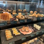 STARBUCKS COFFEE - シューケース内のフード達