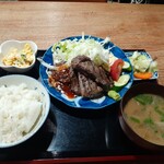 ナカガワ☆スエ食堂 - 鹿肉ステーキ定食1400円