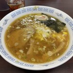 お花食堂　 - 北海道ラーメン。醤油ベースにバターとチーズ。