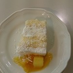 アフタヌーンティー・ティールーム - ハーフサイズのパンナコッタのマンゴーショートケーキ