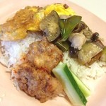 タイ屋台 racha - 日替りランチ！  ☆鶏と茄子の辛口スイートバジル炒め ☆豚ハンバーグ スイートチリソース ☆タイ式 卵焼き エビみそソース