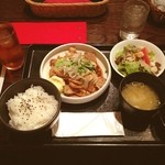 ダイニングカフェ エスペリア - 生姜焼きランチ880円。普通