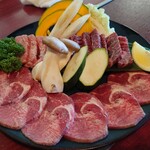 烏山城カントリークラブレストラン - 和牛 タン、ハラミ、モモ 野菜