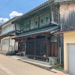 Kanmidokoro Temari - 右側に、お店を発見　※古民家です