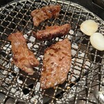 炭火焼肉 明翠園 - ロース焼き