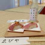 ゑびや商人館 牛寿司屋台 - 真珠塩サイダーと一緒に