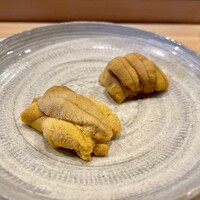 鮨 十兵衛 - 敦賀赤雲丹と小浜赤雲丹(敦賀の赤雲丹側)