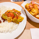 Spice and Vegetable 夢民 - ベーコンエッグ野菜カレー＋トマト 37ホット (ライス普通)