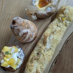 カッティングボードの上に並べてみました