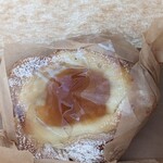 ブーランジェリー エス - アプリコットジャムとチーズのパン