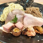 飯田商店 - この盛り！最高でしょ。
