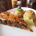 阿里山cafe - ホットりんごパイとヴィーガンアイスクリーム